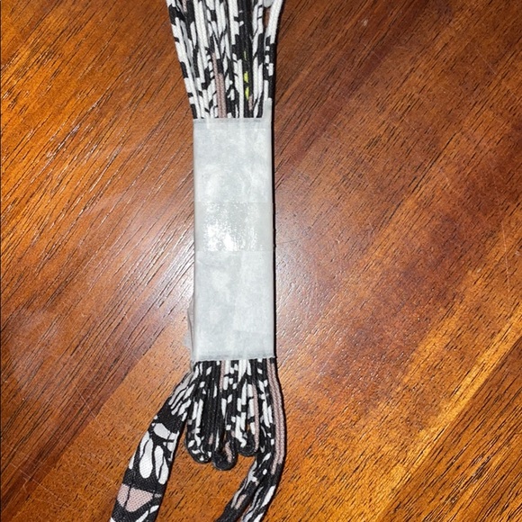 Vera Bradley Wallet with Straps - Picture 10 of 10